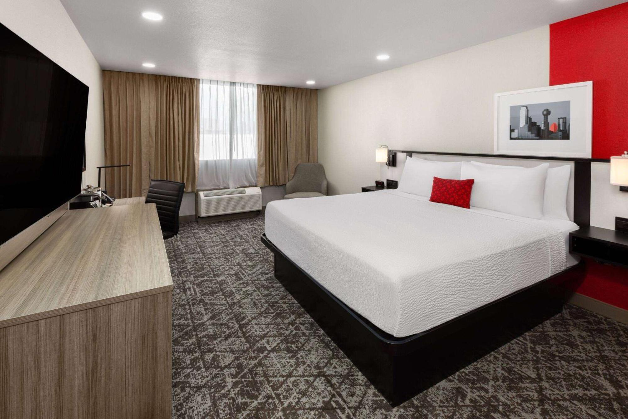 Отель Ramada By Wyndham Dfw Airport Ирвинг Экстерьер фото