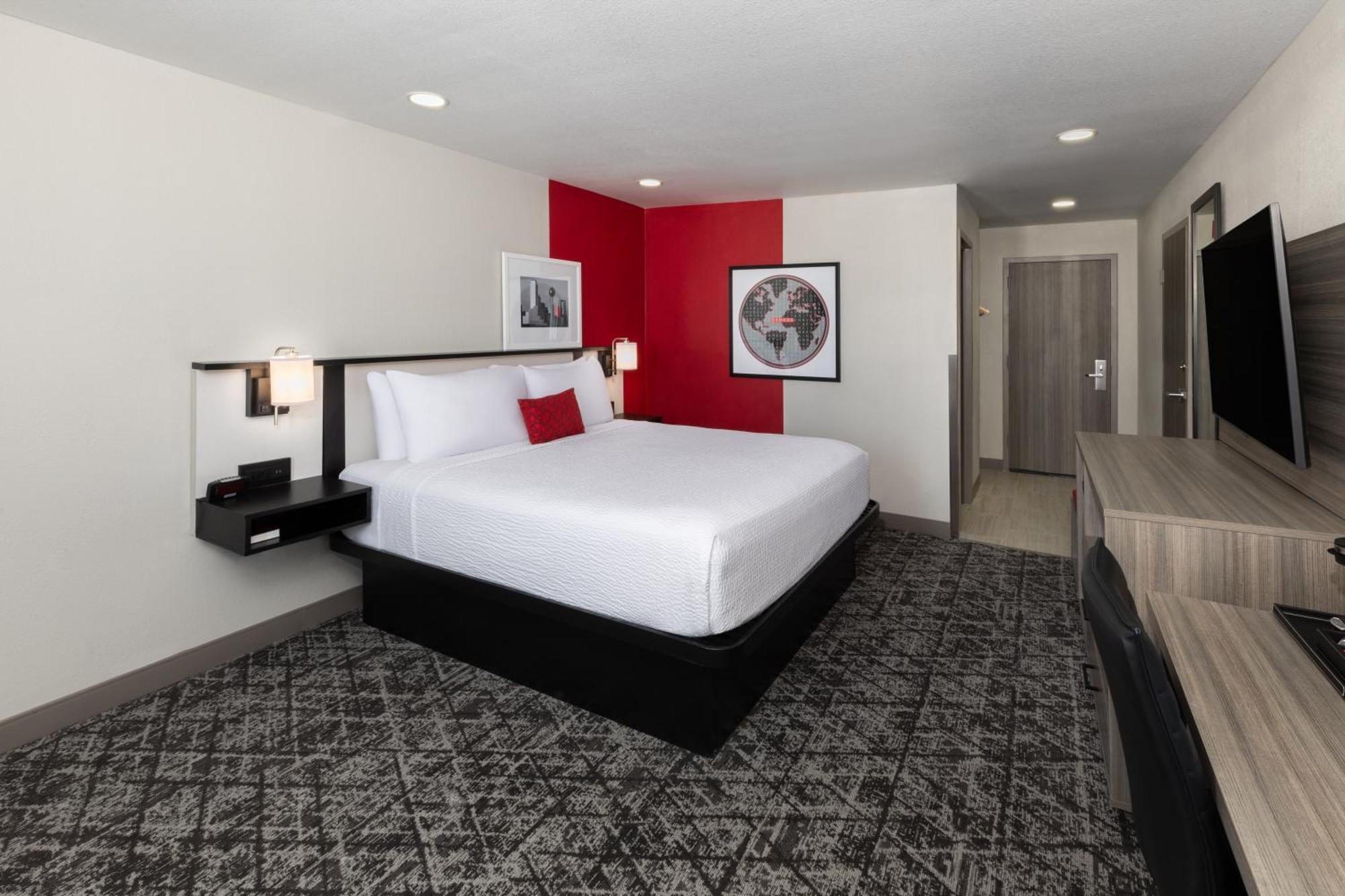 Отель Ramada By Wyndham Dfw Airport Ирвинг Экстерьер фото